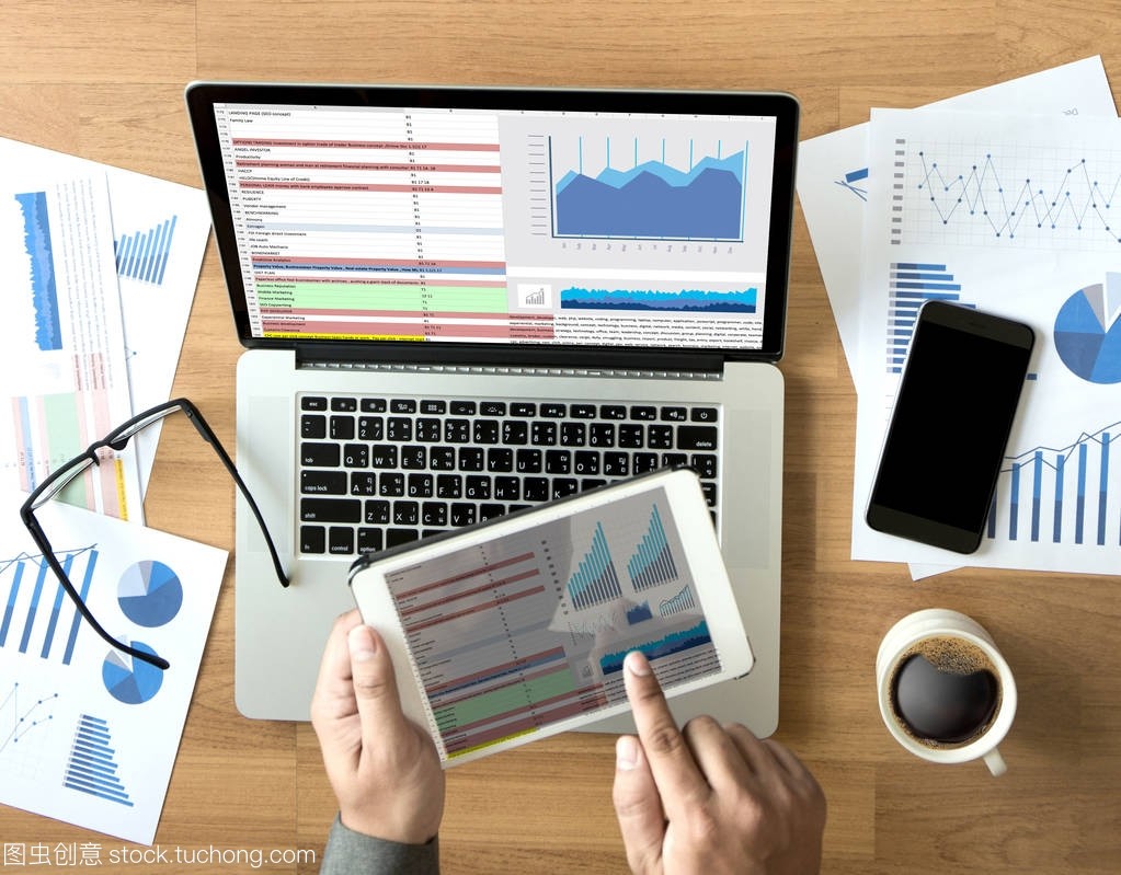 商務信息技術人士工作硬數據分析與商務信息咨詢的價值融合